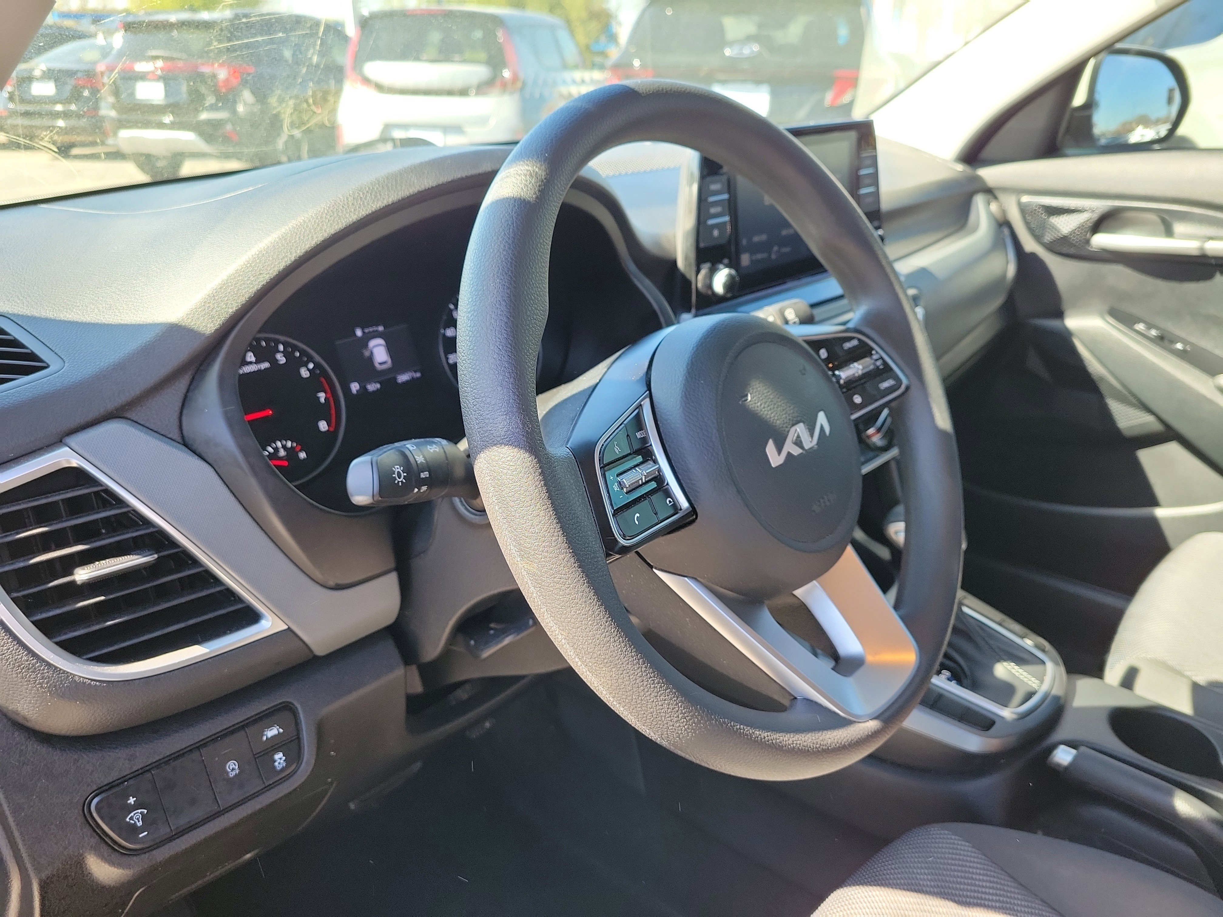 Used 2023 Kia Seltos LX image 18