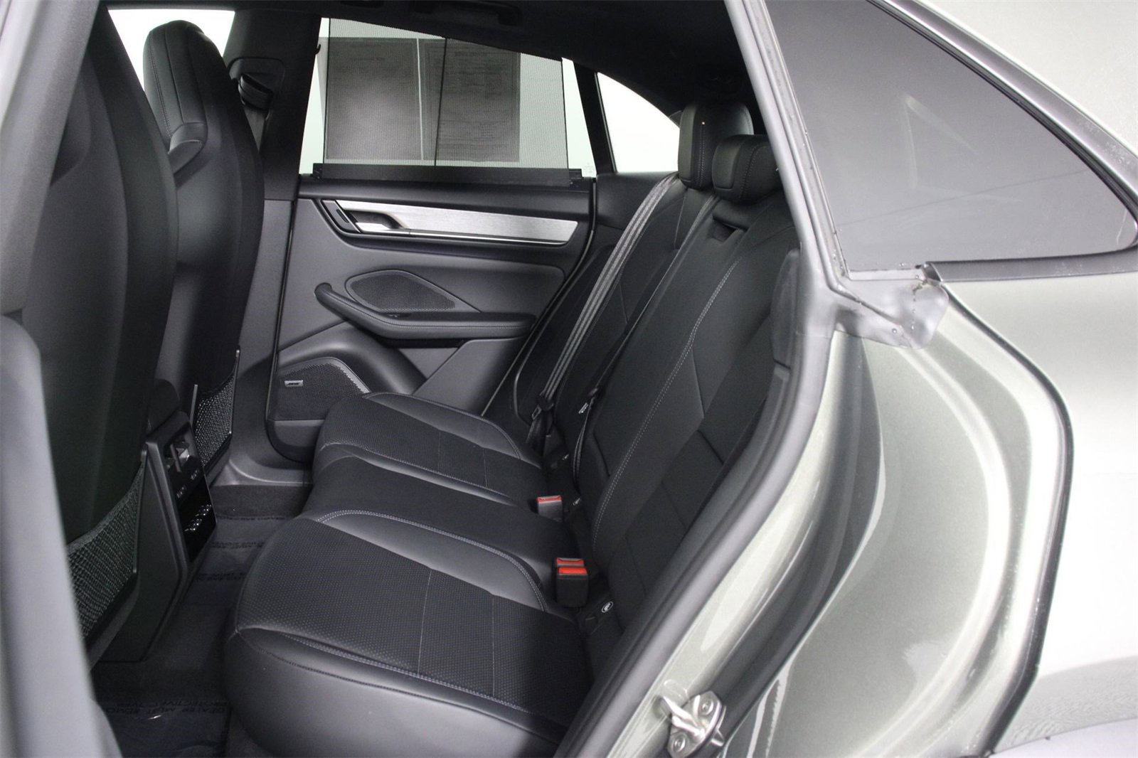 Used 2025 Porsche Macan Electric image 31