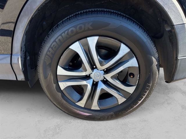Used 2016 Toyota RAV4 LE image 25