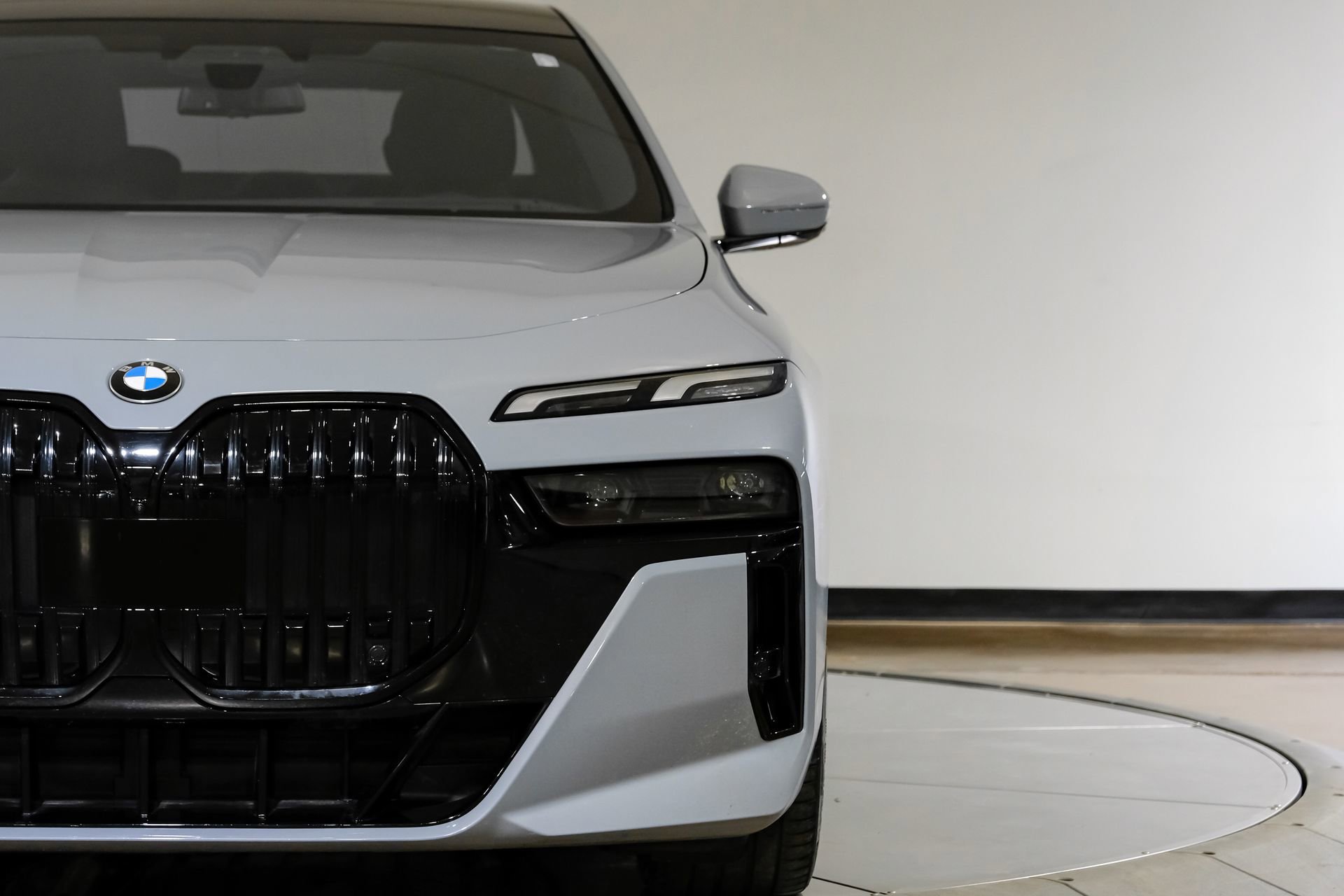 Used 2023 BMW 740i image 48