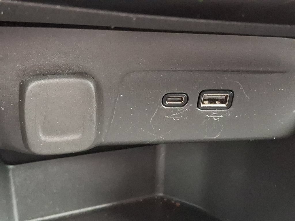 Used 2025 Chevrolet Trax LT FWD image 25