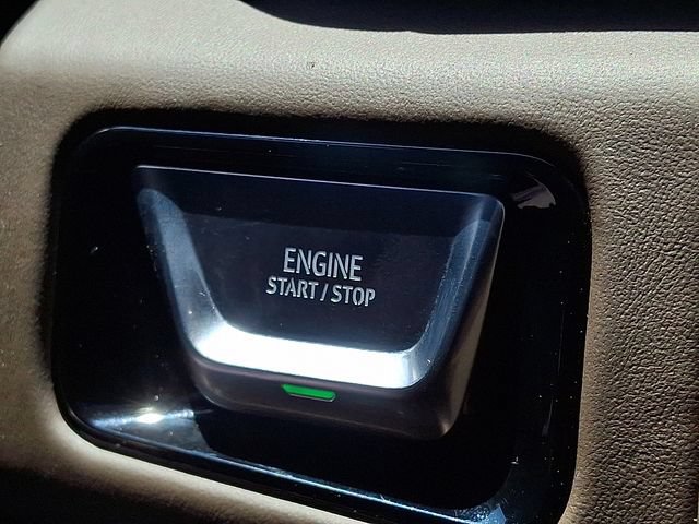 Used 2025 GMC Yukon XL Denali Ultimate AWD/4WD image 19