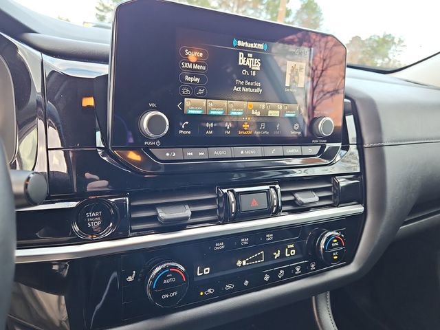 Used 2025 Nissan Pathfinder SV image 23