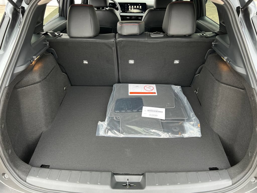 New 2026 Nissan Kicks SR w/ Cold Weather Package AWD/4WD image 20