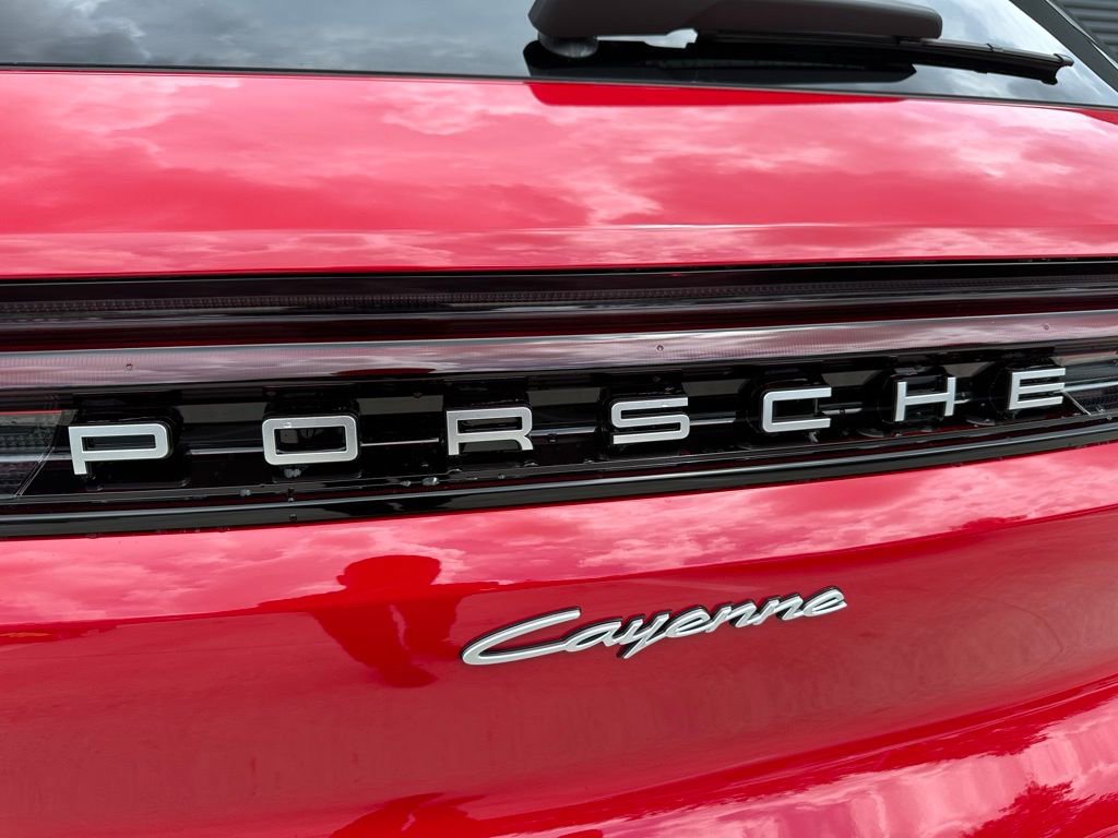 Used 2025 Porsche Cayenne E-Hybrid image 12