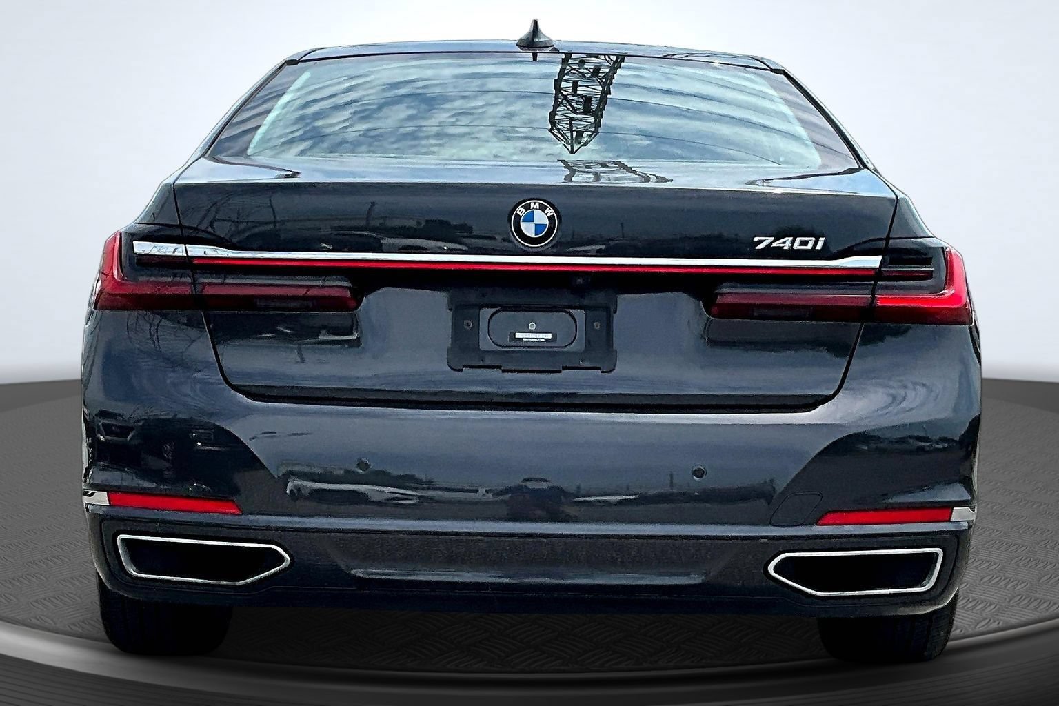 Used 2022 BMW 740i RWD image 4