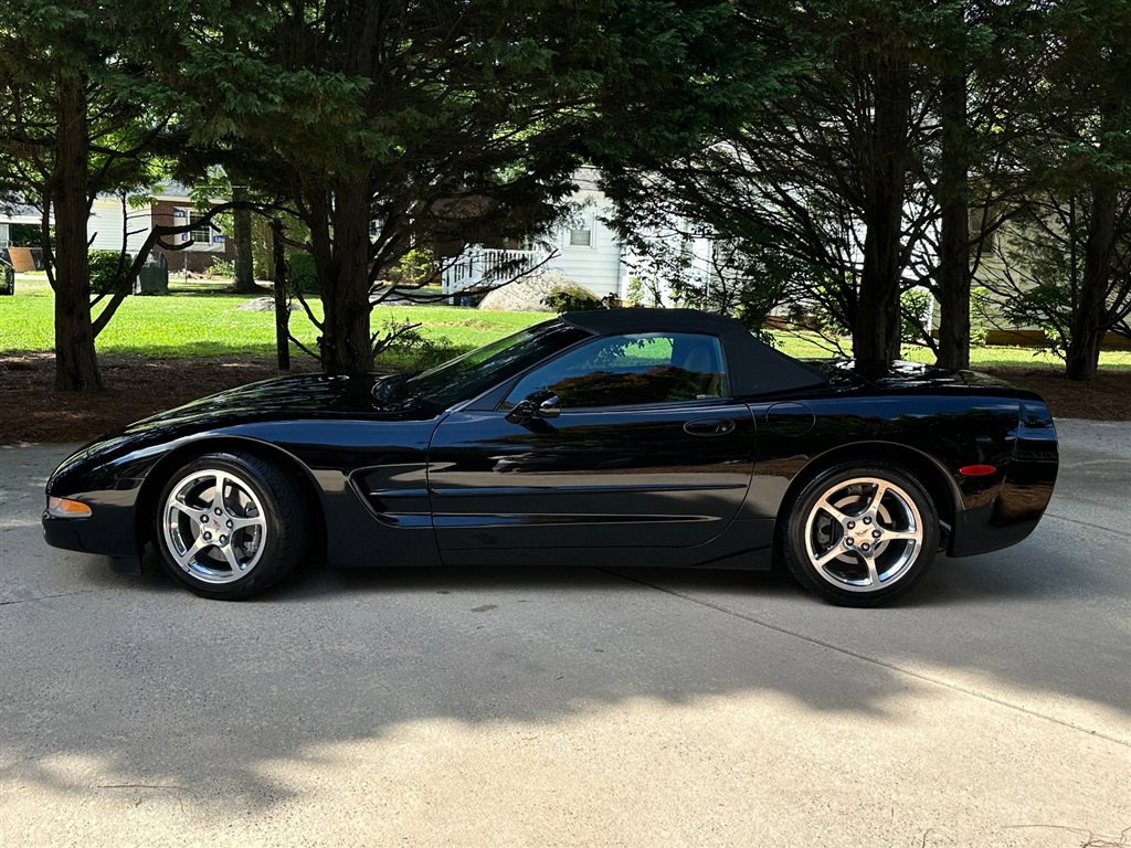 Used 2004 Chevrolet Corvette Convertible w/ Preferred Equipment Group image 5