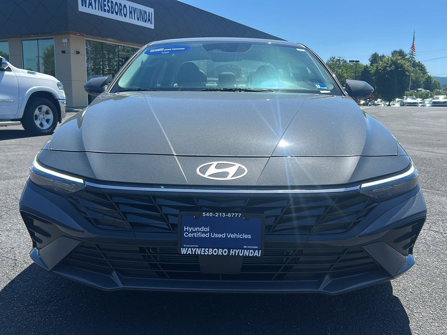 Certified 2025 Hyundai Elantra Limited FWD image 11