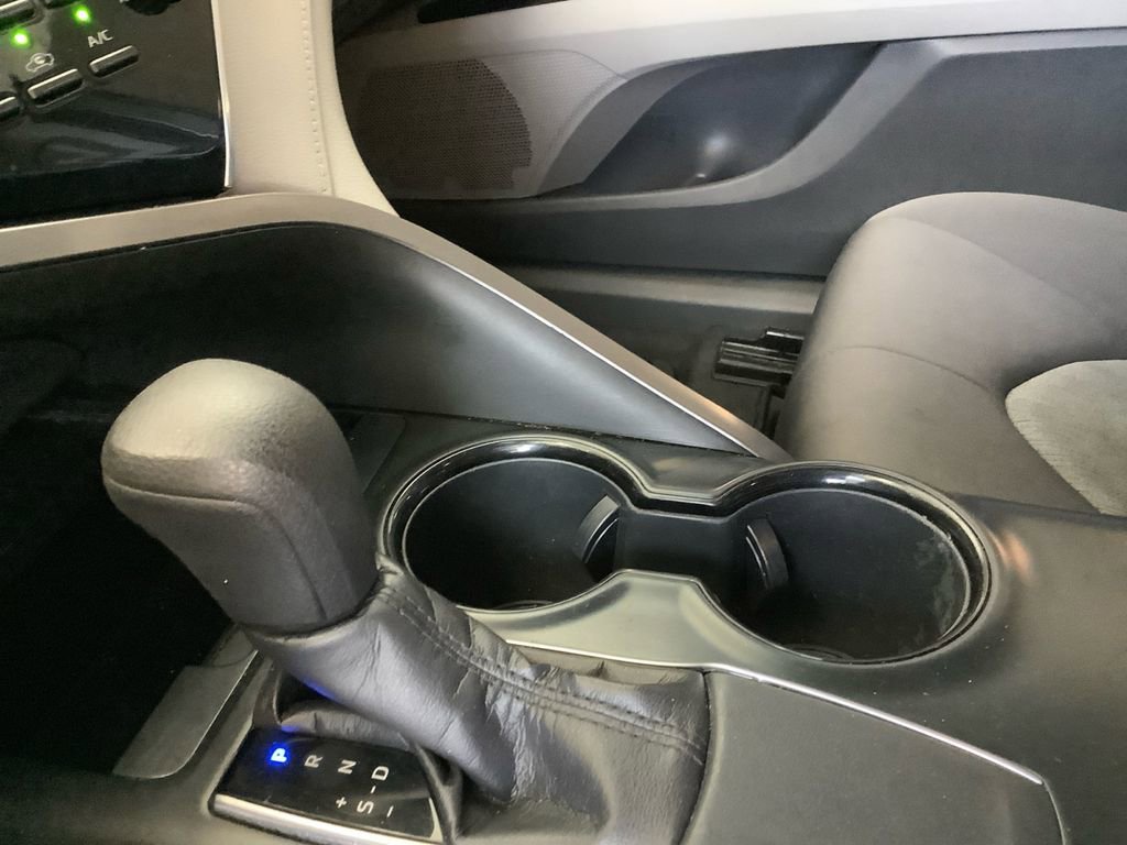 Used 2018 Toyota Camry LE FWD image 23