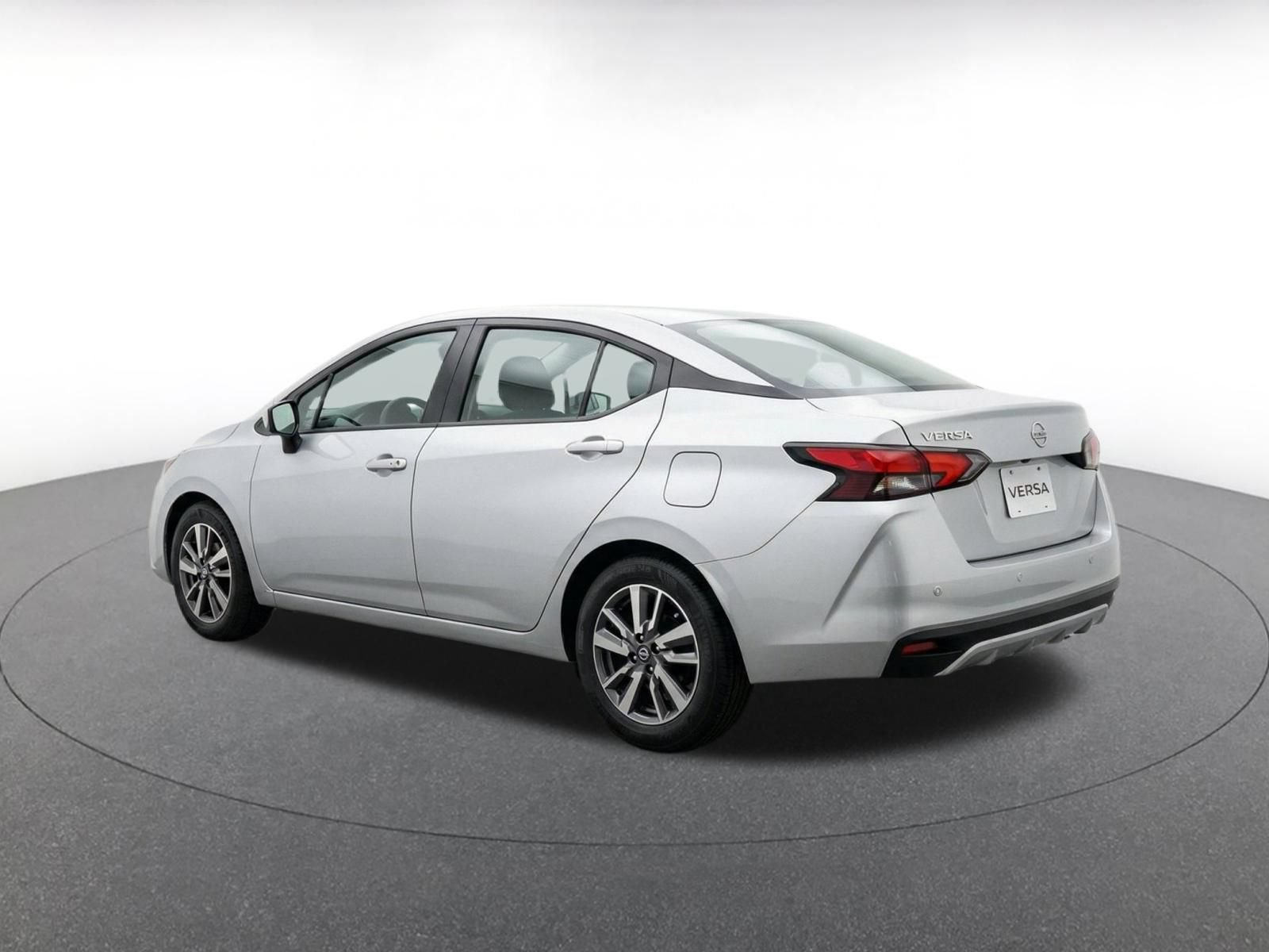 Used 2025 Nissan Versa SV FWD image 5