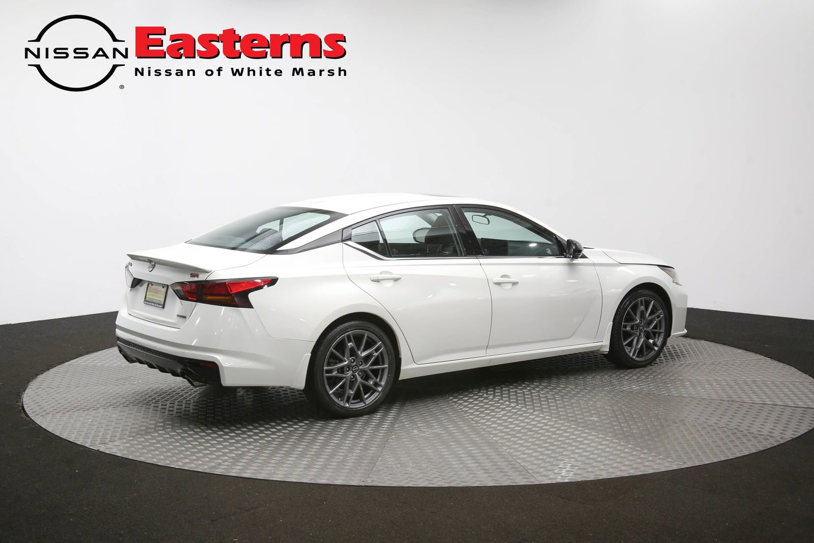 Used 2024 Nissan Altima 2.0 SR FWD image 40