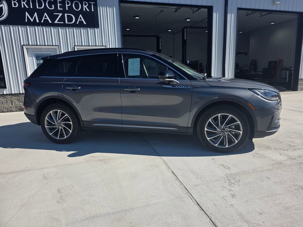 Used 2025 Lincoln Corsair AWD w/ Equipment Group 101A image 4