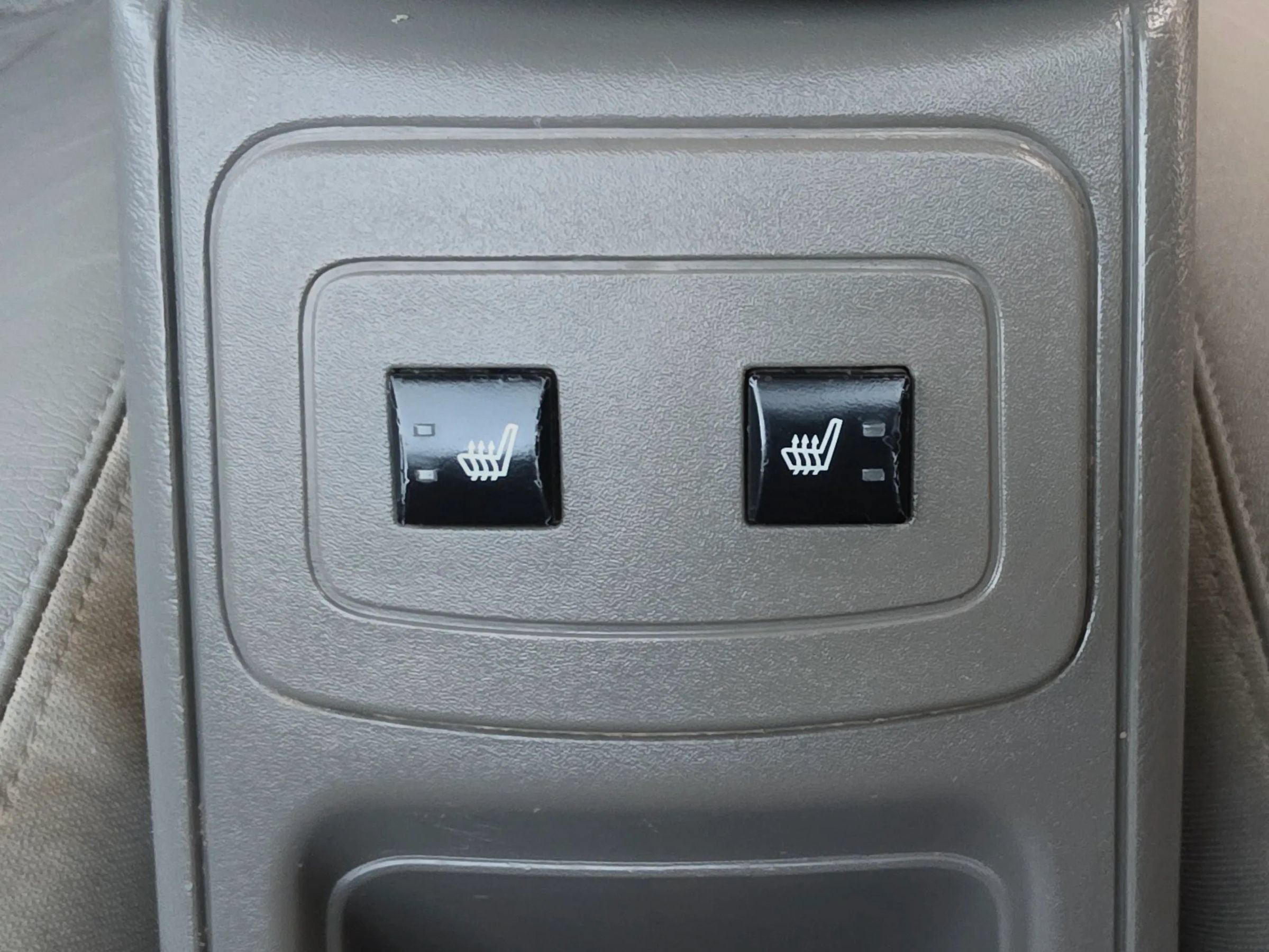 Used 2006 Mitsubishi Raider XLS AWD/4WD image 13