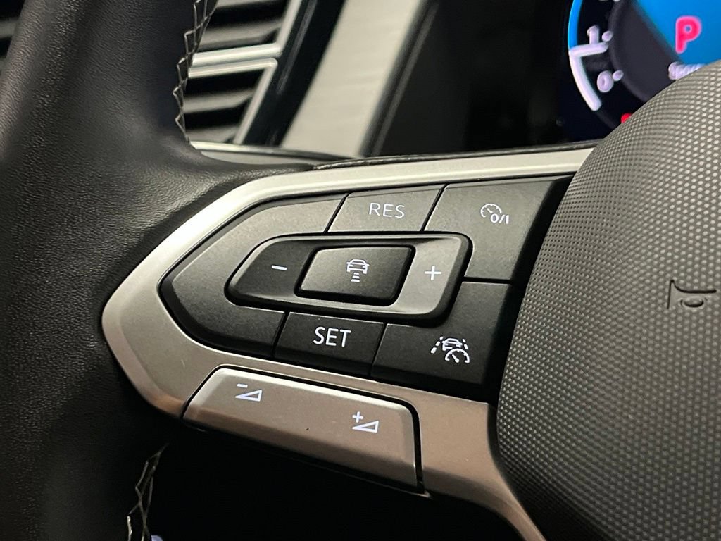 Used 2025 Volkswagen Atlas Cross Sport SE AWD/4WD image 25