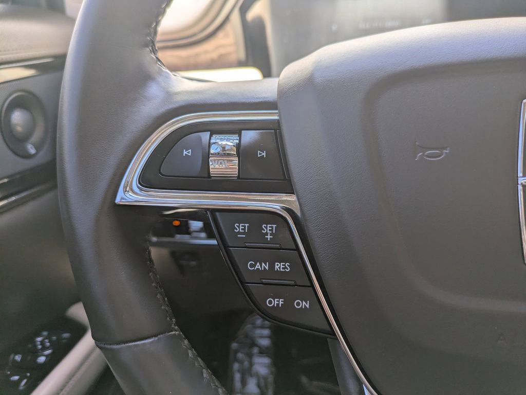 Certified 2023 Lincoln Nautilus Reserve w/ Luxury Package AWD/4WD image 31