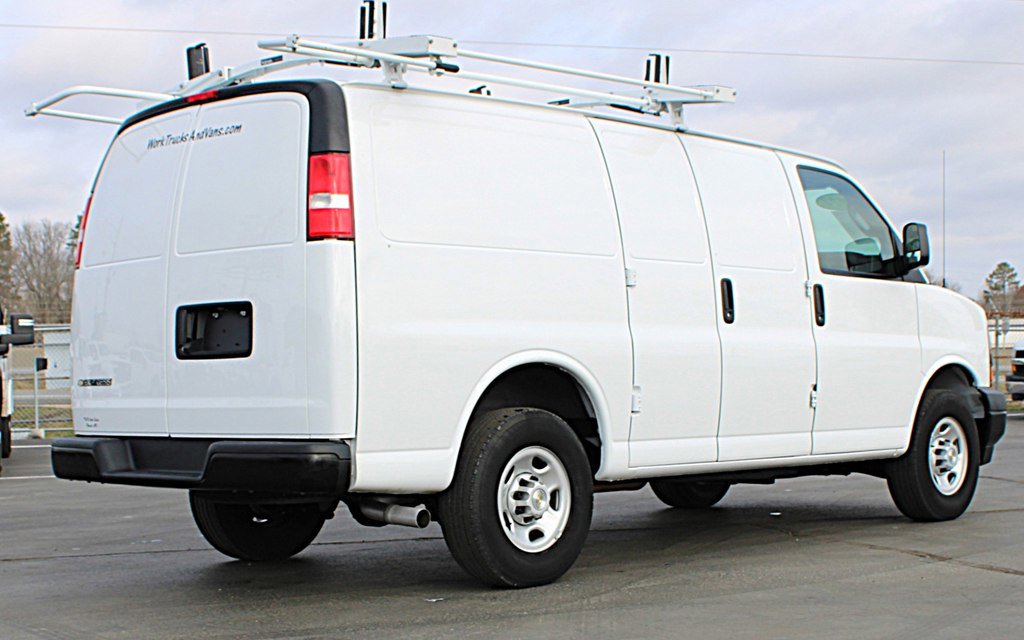 Used 2024 Chevrolet Express 2500 w/ Driver Convenience Package RWD image 5