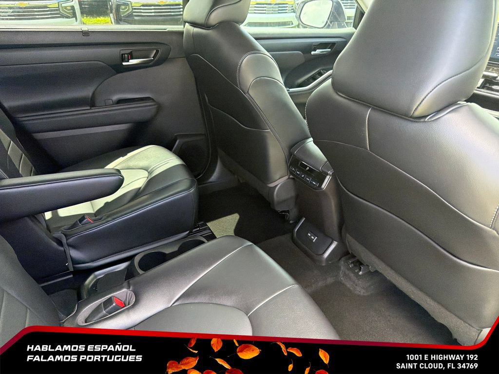 Used 2022 Toyota Highlander XLE FWD image 34