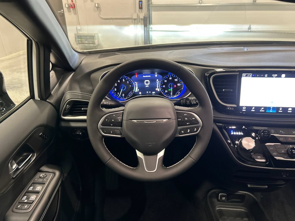 New 2027 Chrysler Pacifica Select FWD image 29