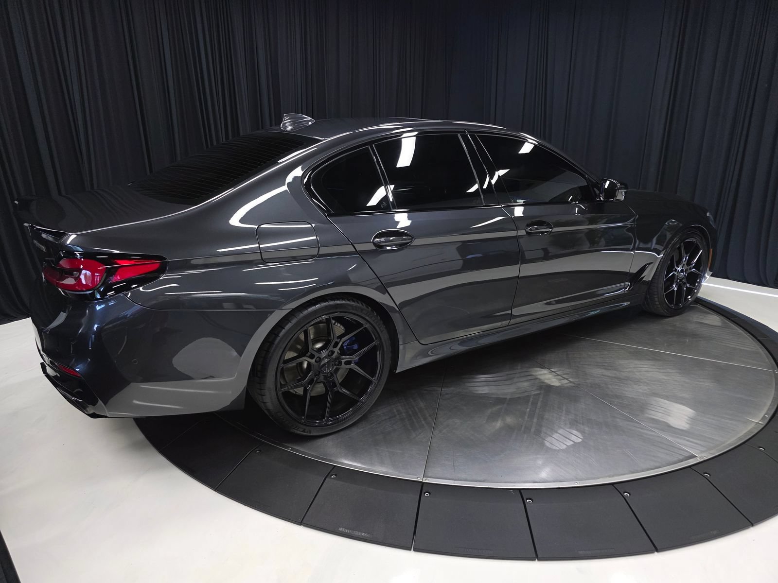 Used 2020 BMW M550i xDrive w/ Executive Package AWD/4WD image 14