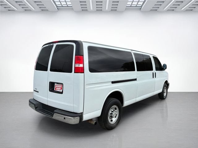 Used 2023 Chevrolet Express 3500 LT w/ LT Preferred Equipment Group RWD image 4