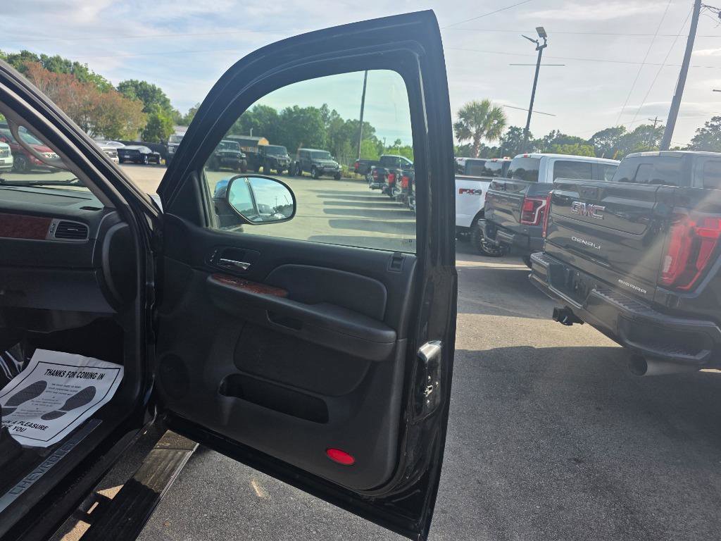 Used 2009 Chevrolet Avalanche LTZ AWD/4WD image 10