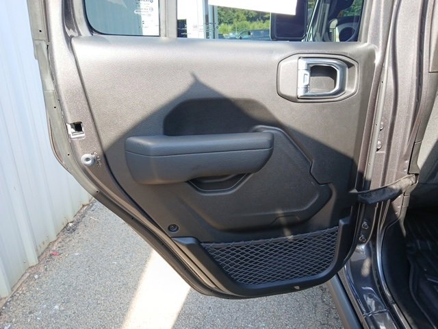 Used 2025 Jeep Gladiator Sport image 37