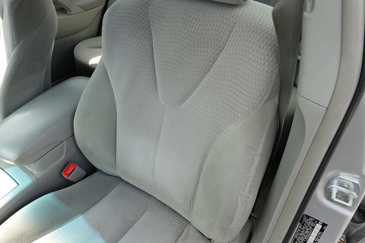 Used 2011 Toyota Camry LE FWD image 13