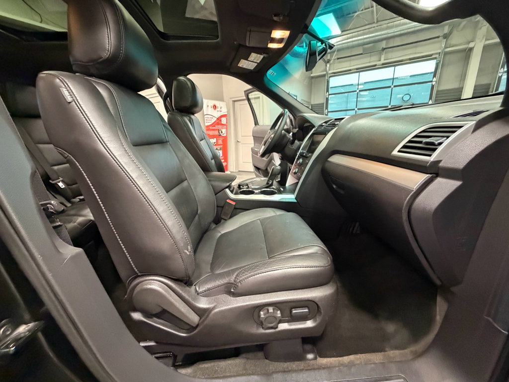 Used 2015 Ford Explorer XLT w/ Equipment Group 202A AWD/4WD image 45