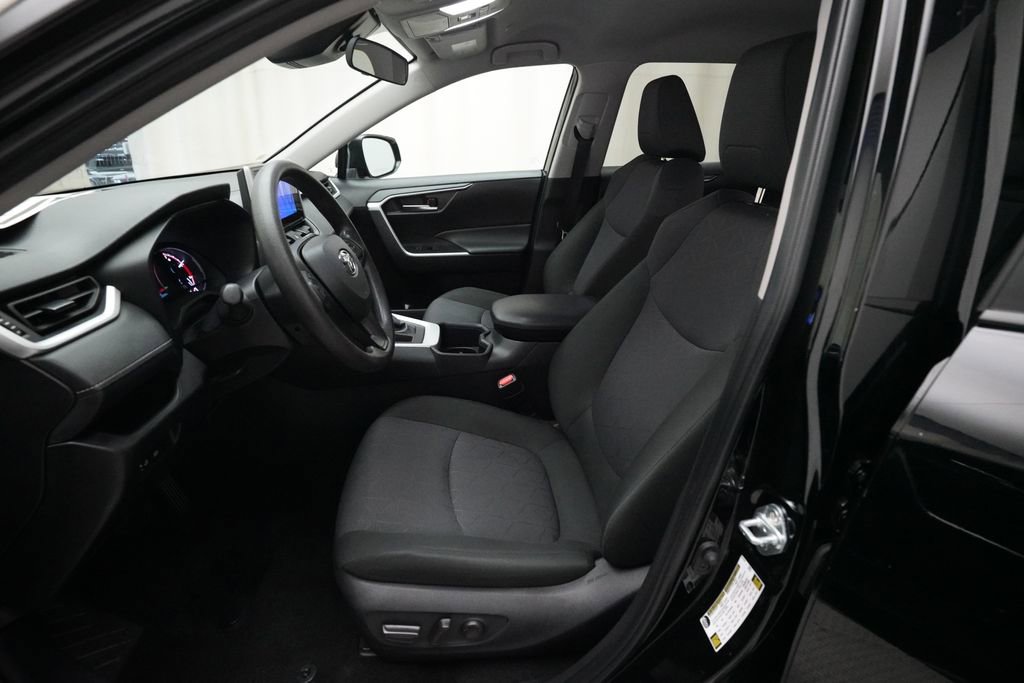 Used 2025 Toyota RAV4 XLE image 7