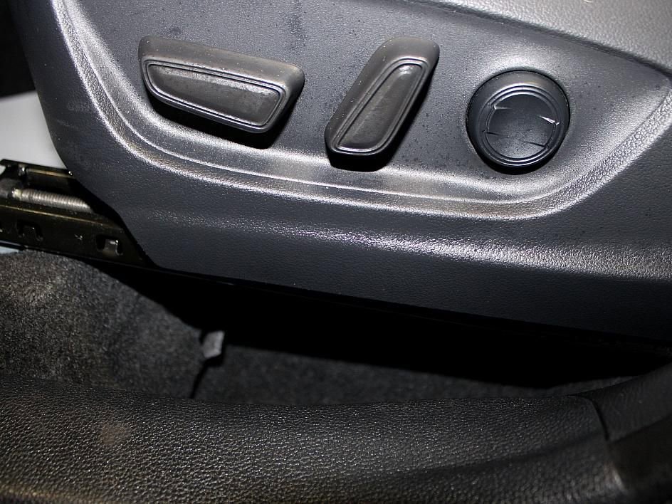 Used 2025 Toyota Corolla Cross XLE image 29