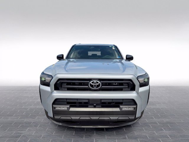 Used 2025 Toyota 4Runner SR5 AWD/4WD image 2