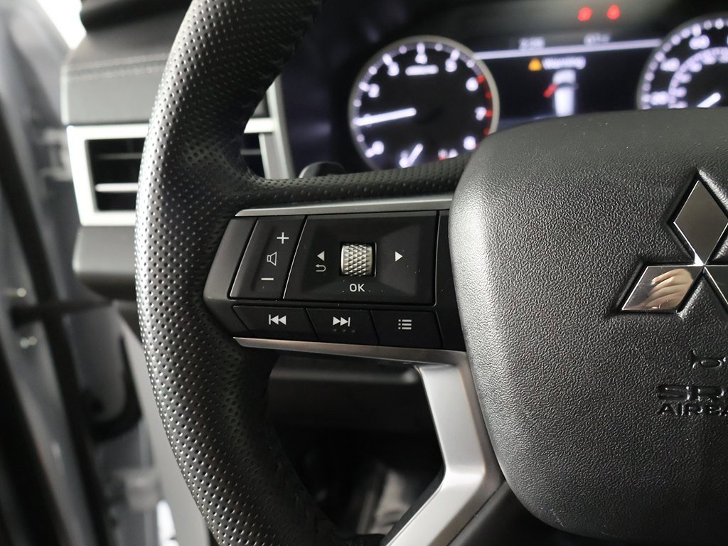 Used 2024 Mitsubishi Outlander SE Black Edition image 42