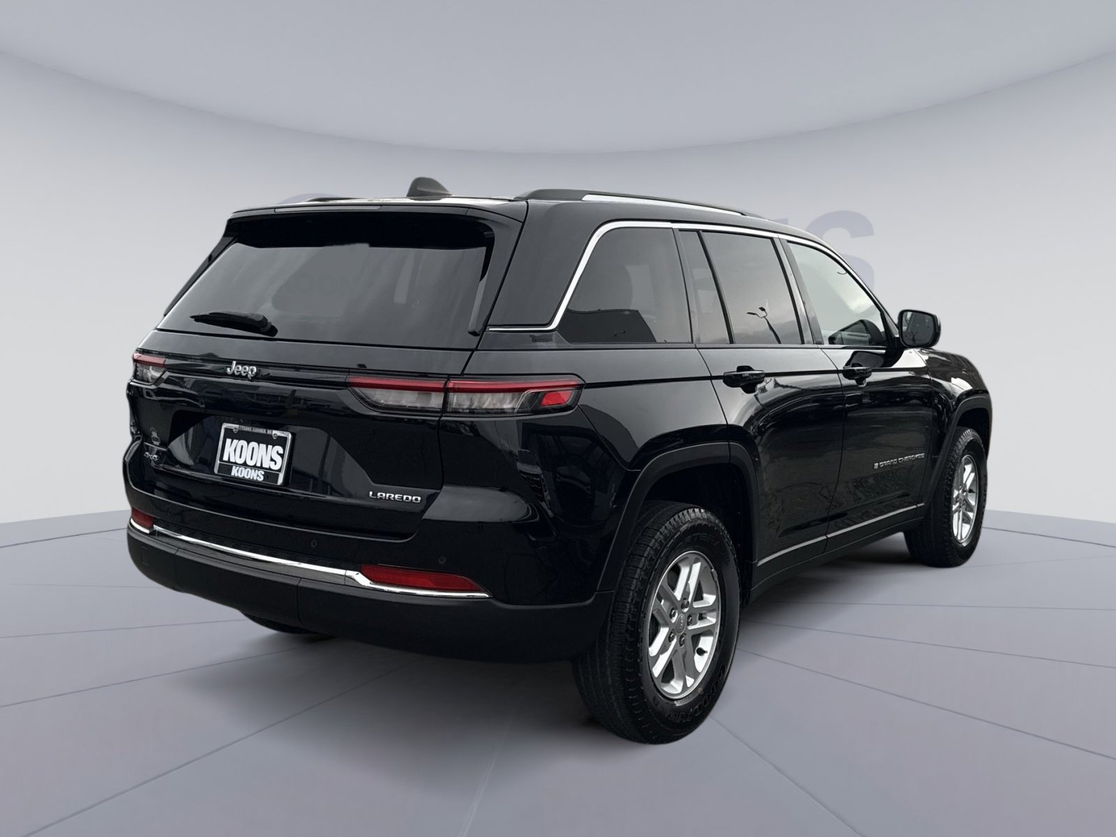 Used 2023 Jeep Grand Cherokee Laredo w/ Luxury Tech Group I image 7