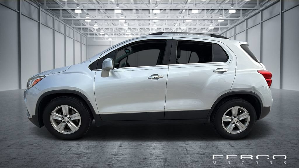 Used 2017 Chevrolet Trax LT w/ LT Convenience Package FWD image 2