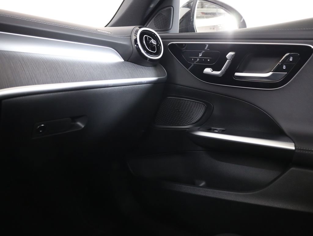 Certified 2025 Mercedes-Benz C 300 4MATIC Sedan image 23