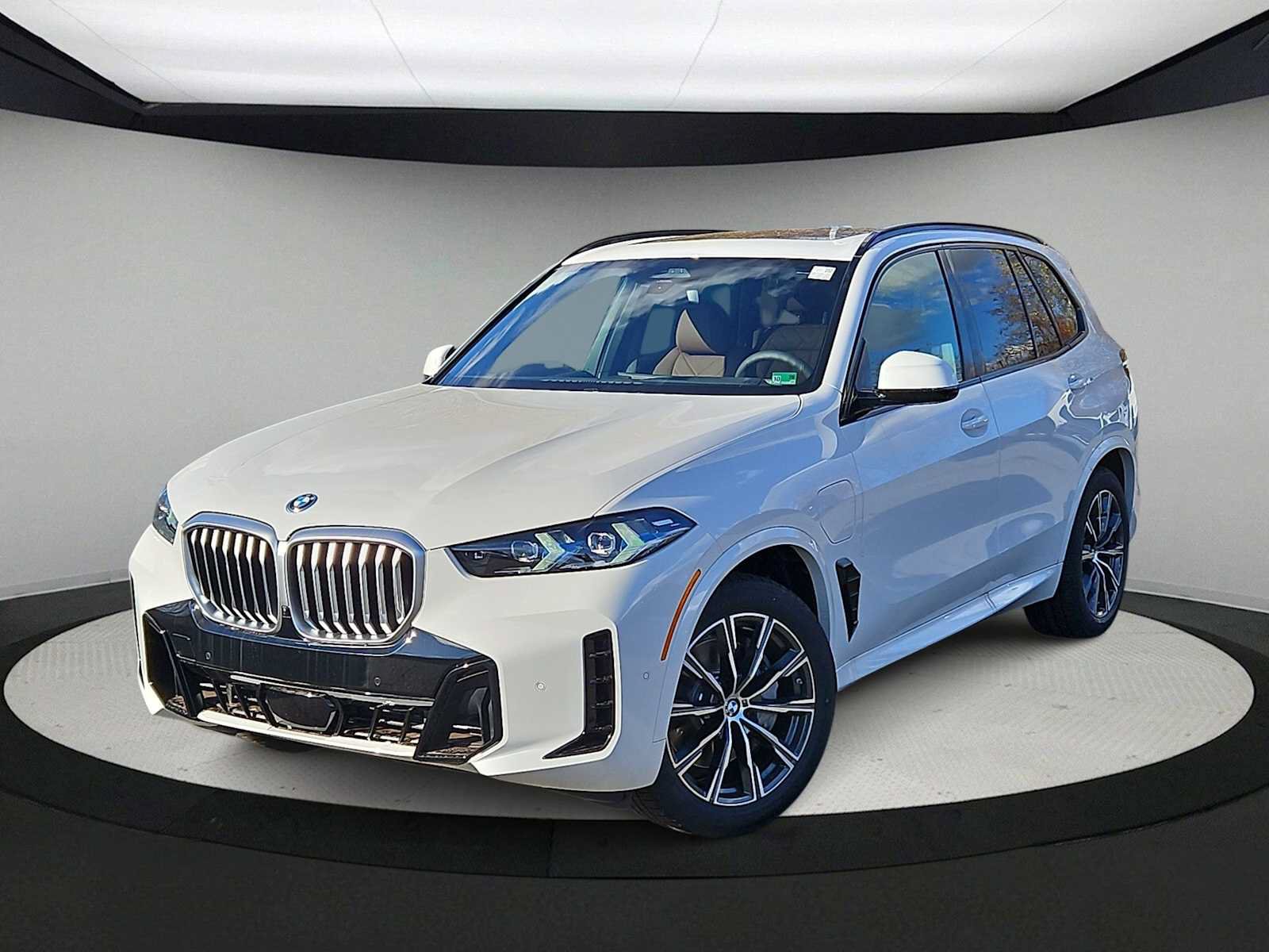 Used 2026 BMW X5 xDrive50e w/ M Sport Package AWD/4WD image 1