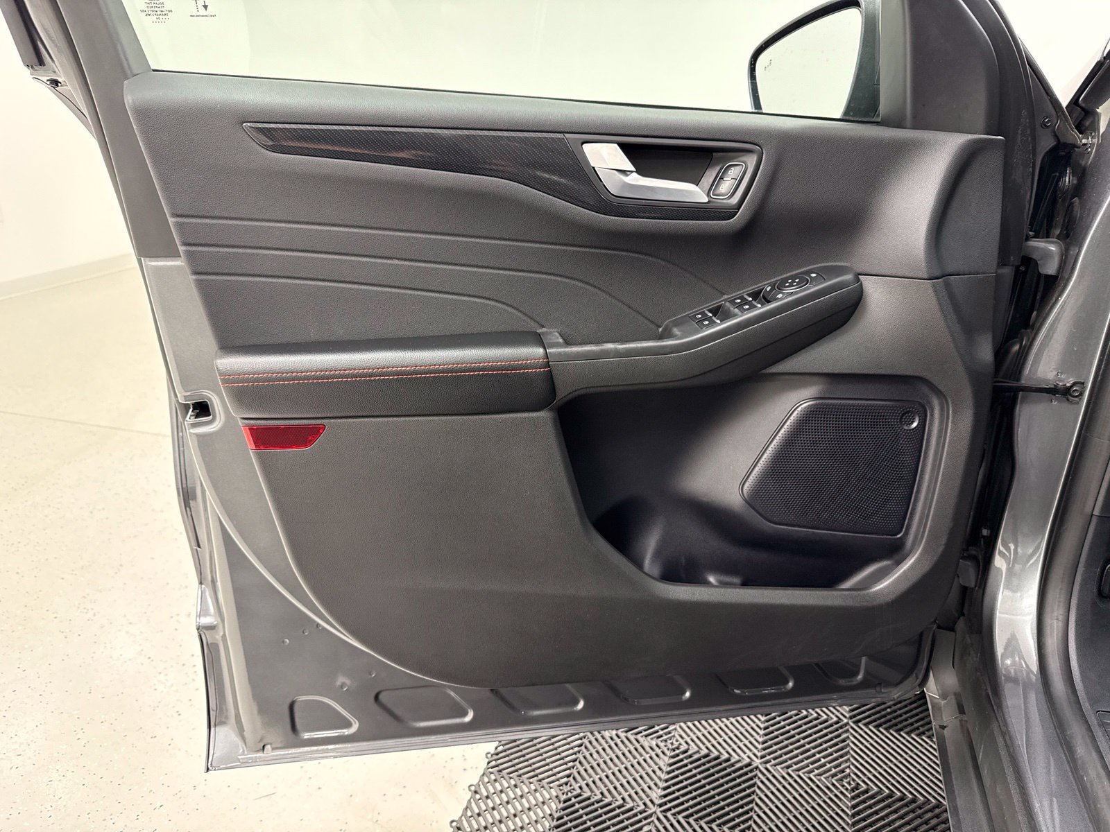 Used 2024 Ford Escape ST-Line w/ Tech Pack #1 FWD image 15