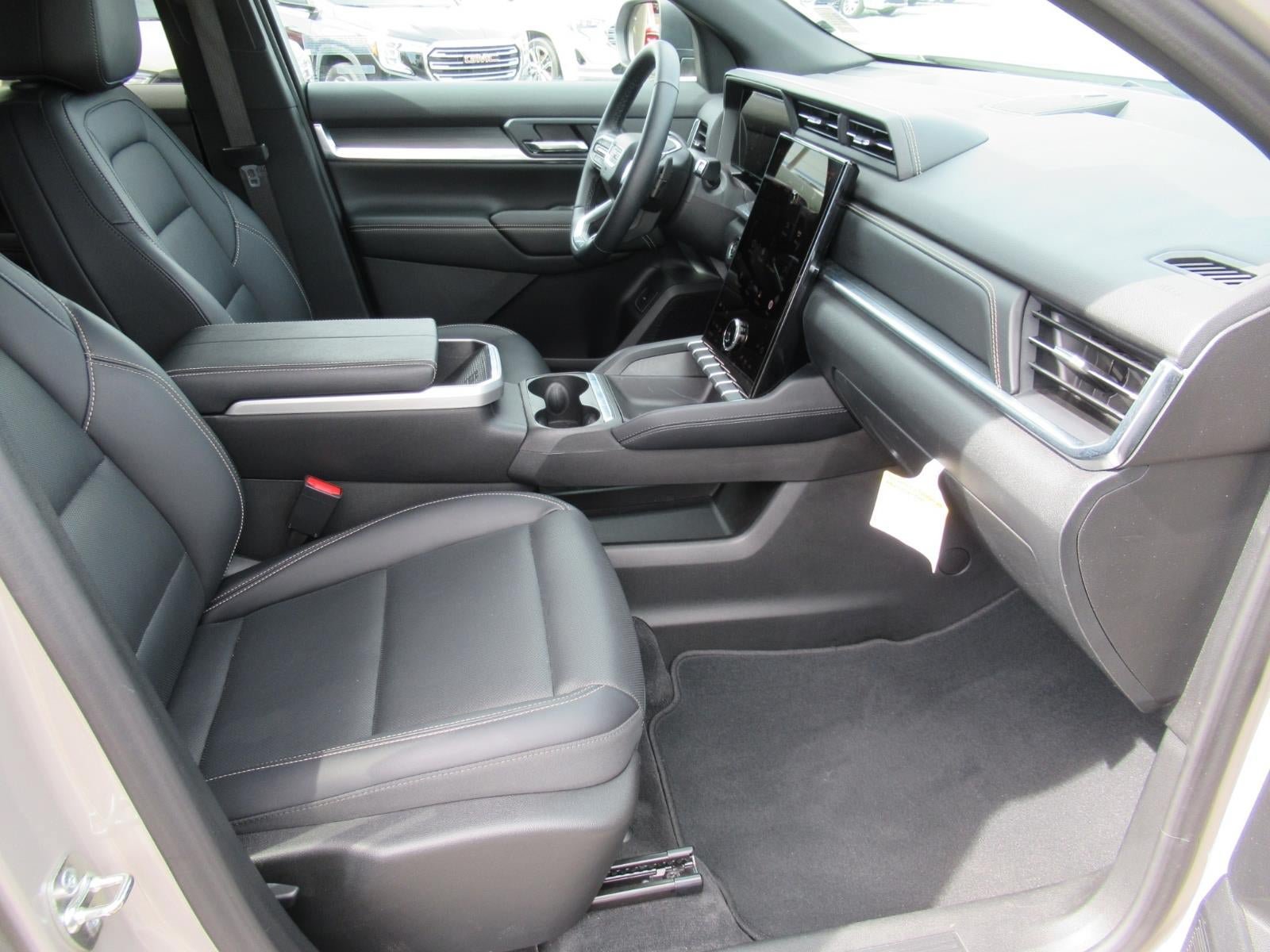 Used 2025 GMC Terrain Elevation w/ Elevation Premium Package AWD/4WD image 9