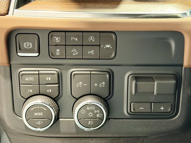 New 2026 Chevrolet Suburban High Country AWD/4WD image 9