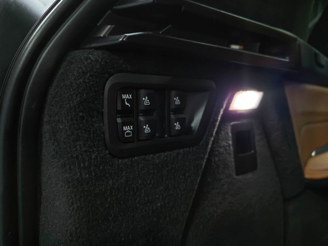 Used 2022 BMW X7 xDrive40i w/ M Sport Package AWD/4WD image 47