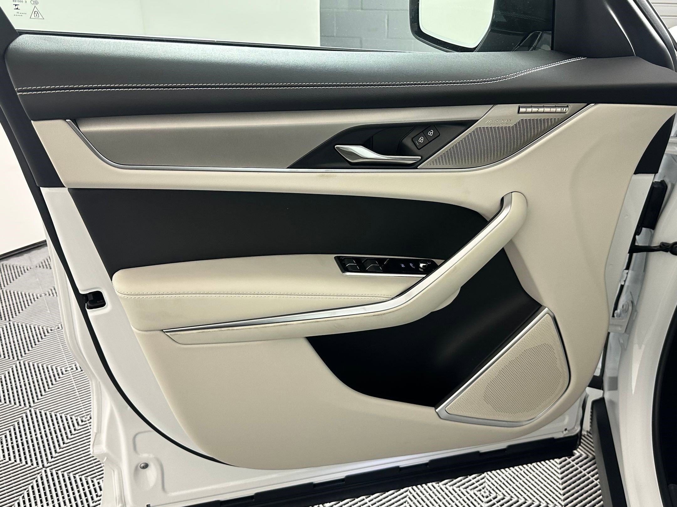 New 2026 Jaguar F-PACE R-Dynamic S image 10