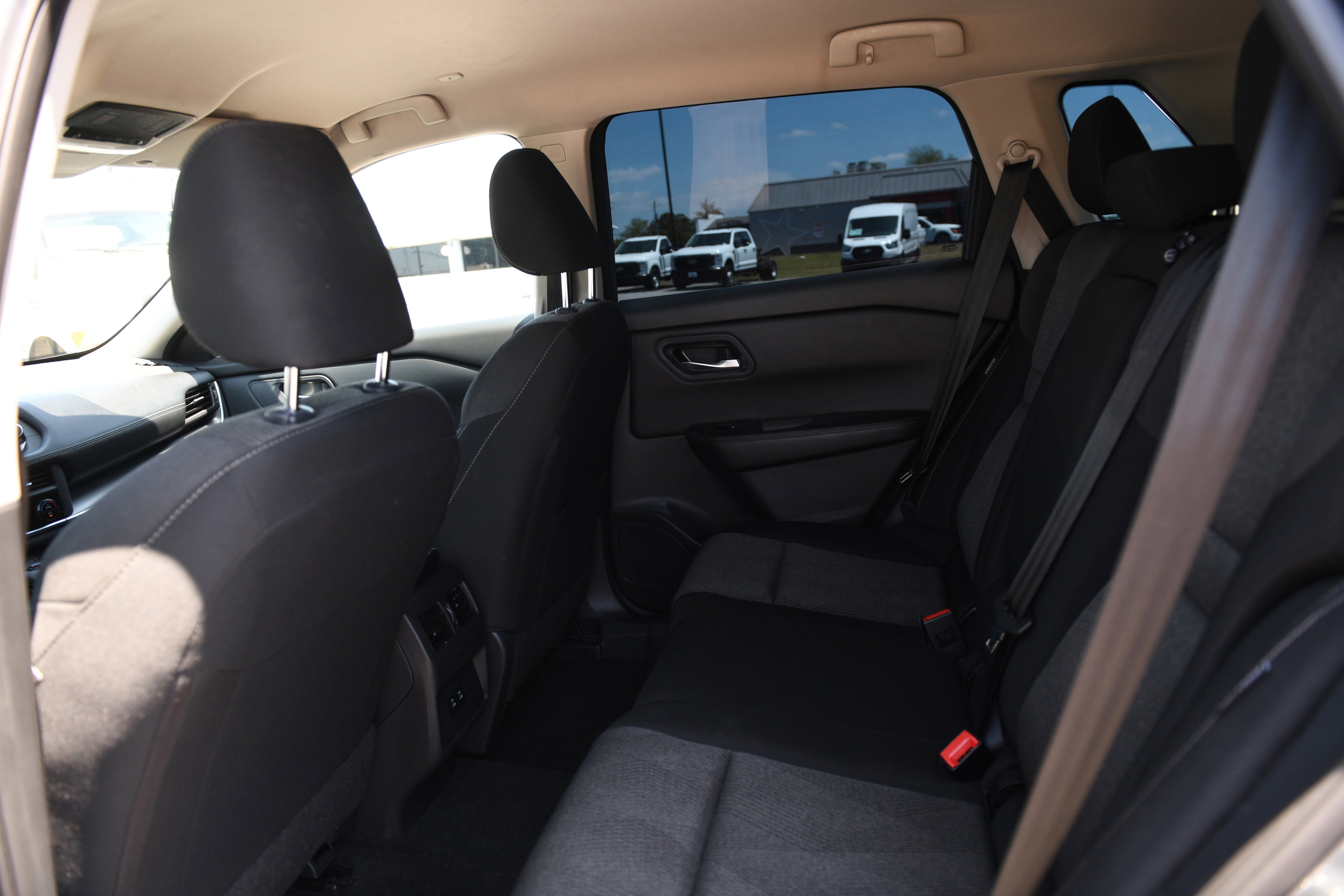 Used 2024 Nissan Rogue SV AWD/4WD image 12