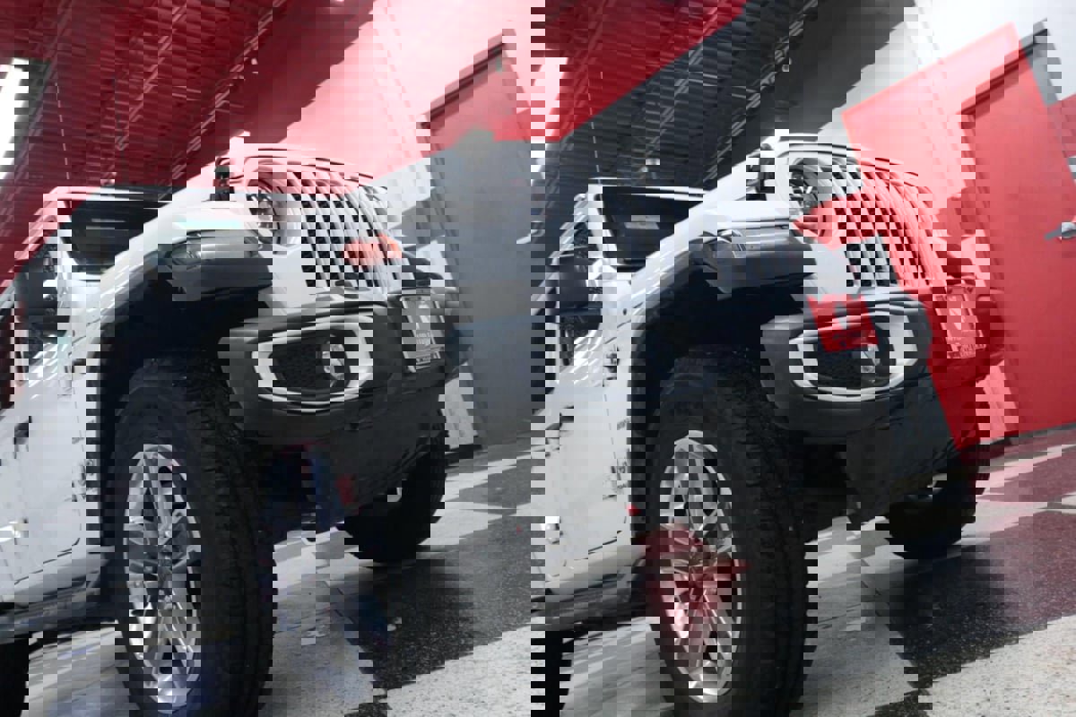 Used 2021 Jeep Wrangler Unlimited Sahara image 29