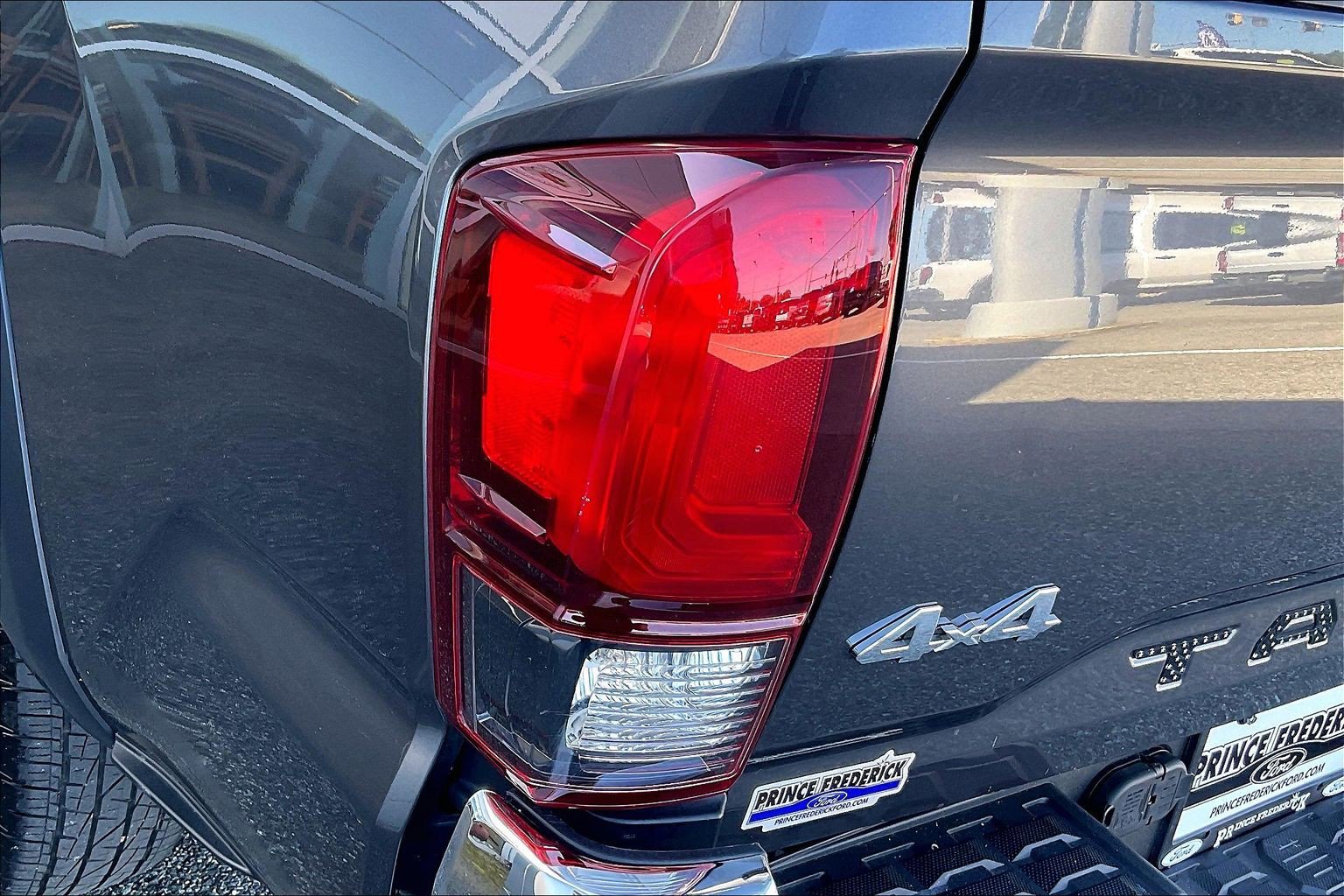 Used 2022 Toyota Tacoma SR5 AWD/4WD image 27