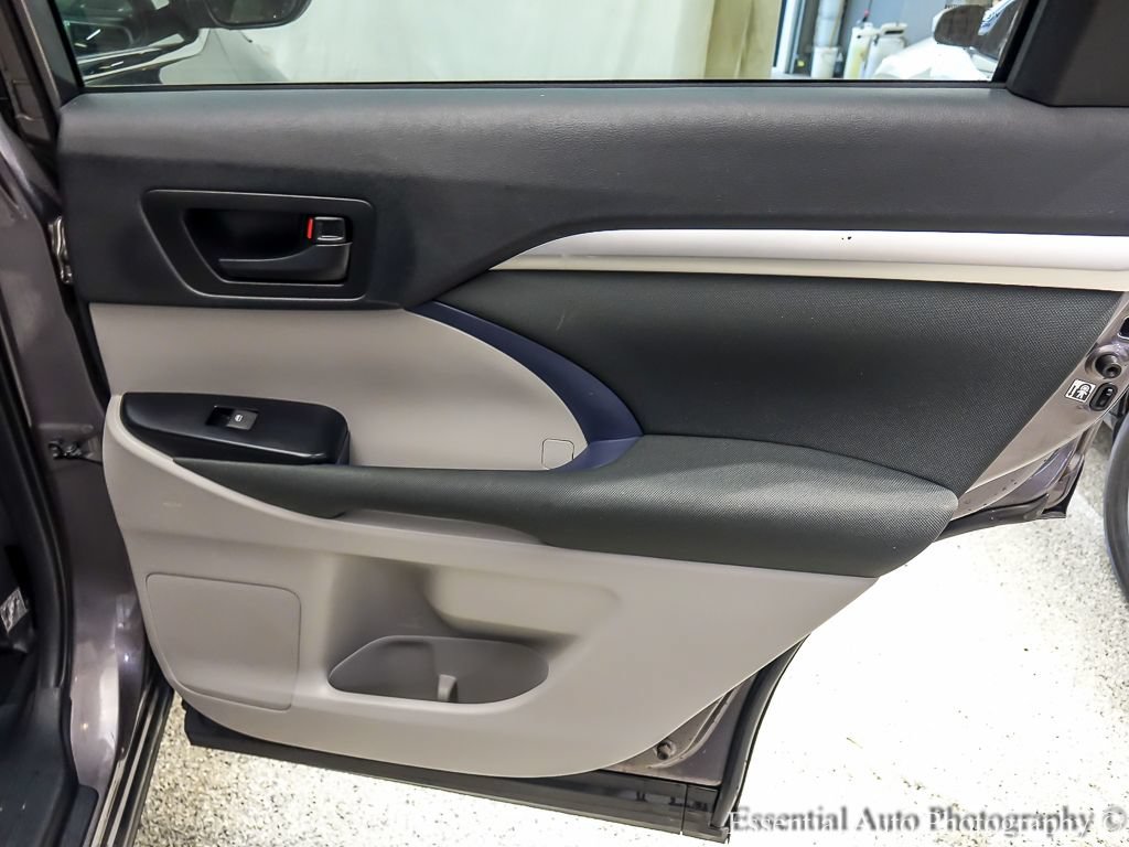 Used 2019 Toyota Highlander LE AWD/4WD image 22
