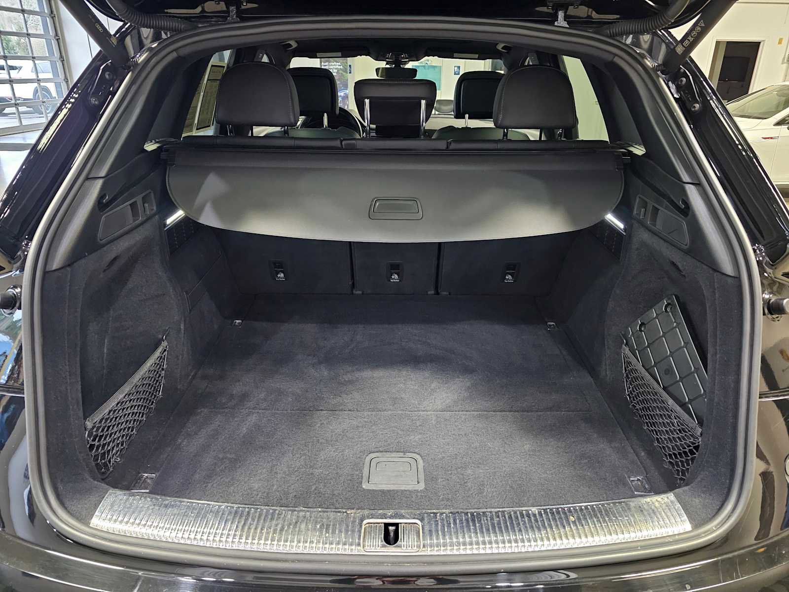 Used 2023 Audi SQ5 Premium w/ Convenience Package image 16