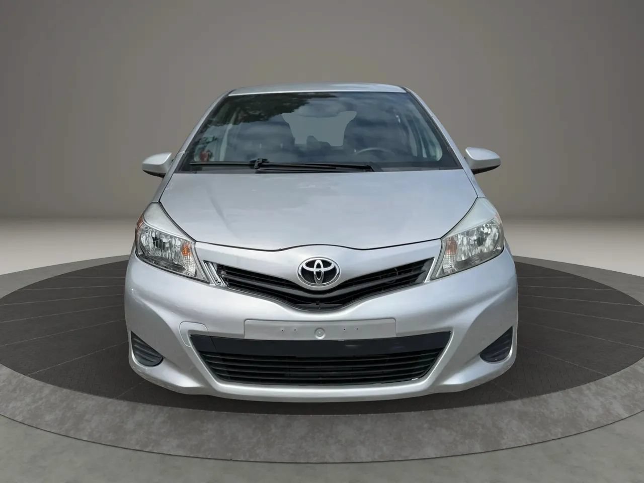 Used 2014 Toyota Yaris LE FWD image 2