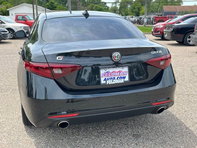 Used 2020 Alfa Romeo Giulia Ti w/ Active Blind Spot Package AWD/4WD image 4