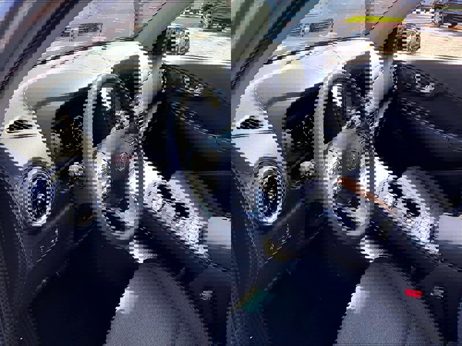 Used 2023 Hyundai Kona SE w/ Cargo Package FWD image 8