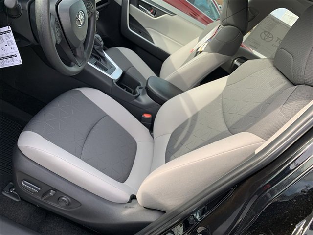 New 2025 Toyota RAV4 XLE image 18